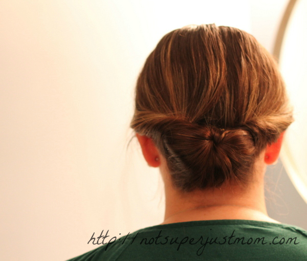 low tucked bun, everyday hairstyle, super easy